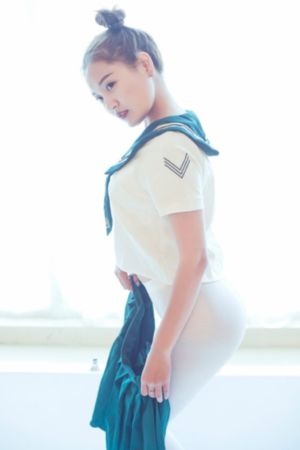 两乳房又高又大
