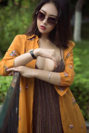 凸稳藏偷窥女厕小便