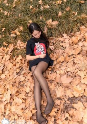 美女扒开粉嫩的尿囗给男生桶小说